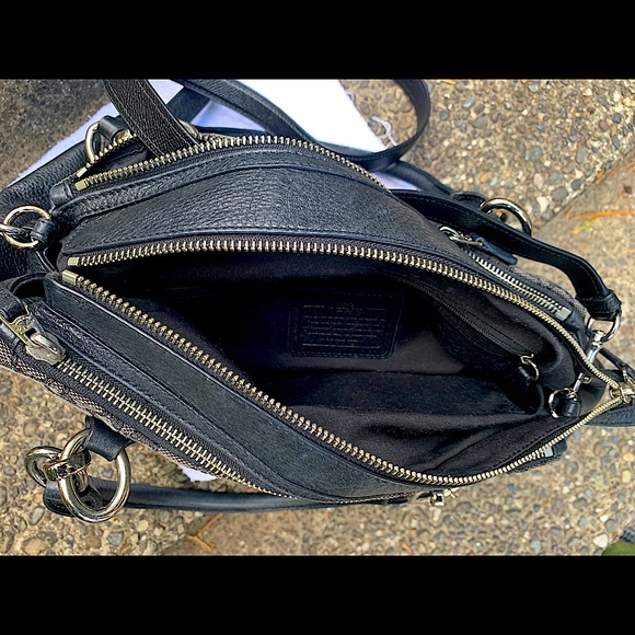 C O A C H Silver w/ crossbody strap Purse - Picture 8 of 11